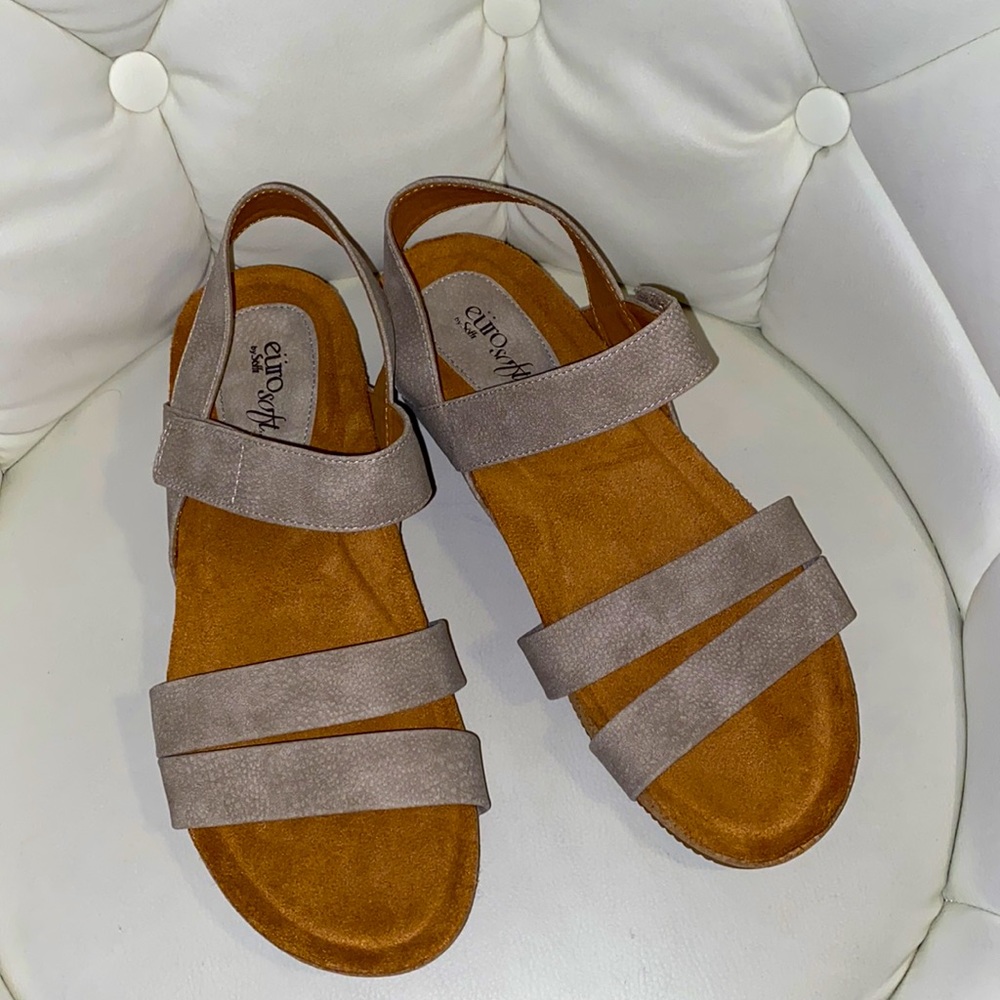 EuroSoft beige suede sandals small wedges 🌾